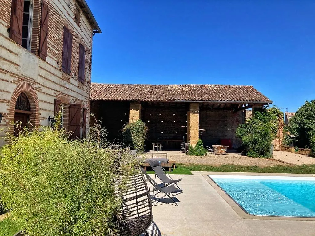 La roul'hôte dépote Monbéqui 0*,  France